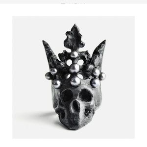 Macabre Gadget Black Pearl Crown Ring